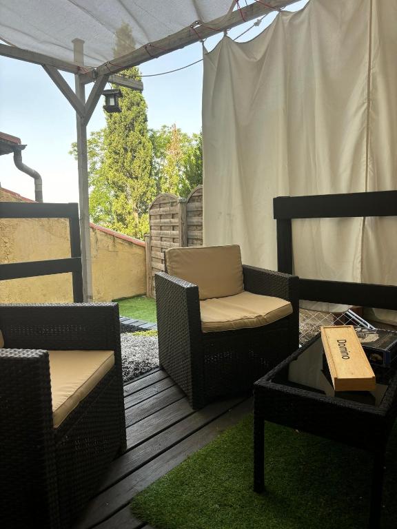 Photo de la galerie de l'établissement Studio l'Olivier avec terrasse, à Béziers