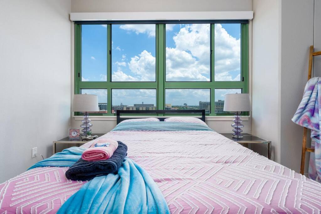 407StudioHighRise1FreeParkingRiverwalkChildrensHospitalDowntown - Housity