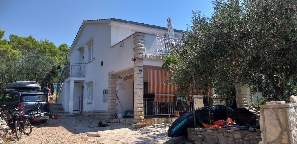 Apartments by the sea Maslinica, Solta - 23173