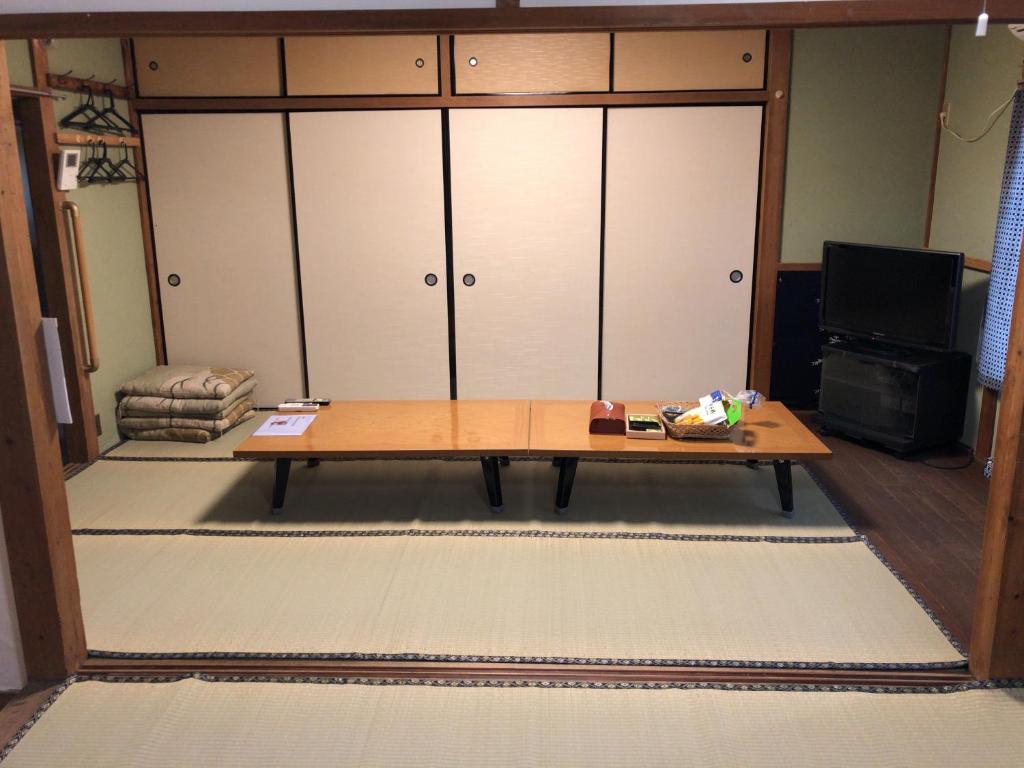 Fotografie z fotogalerie ubytování TSUKASA HOUSE English OK Kumano Kodo Experienced Lodge Within walking distance from station 無料駐車場あり v destinaci Tanabe