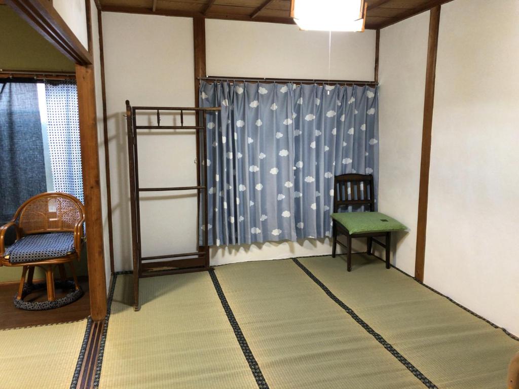 Posezení v ubytování TSUKASA HOUSE English OK Kumano Kodo Experienced Lodge Within walking distance from station 無料駐車場あり