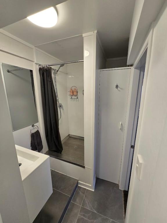 Abode for Two and a Few Paws - Resim 3