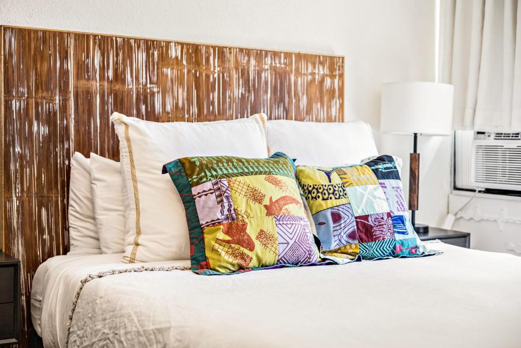 Newly renovated island Studio 1 block from beach - Housity