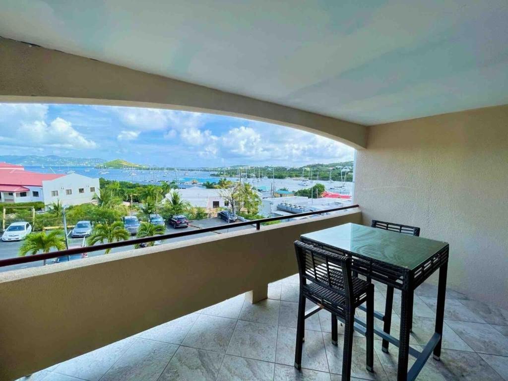 Balkón nebo terasa v ubytování Couples Getaway 1bed 1bath Condo In Red Hook
