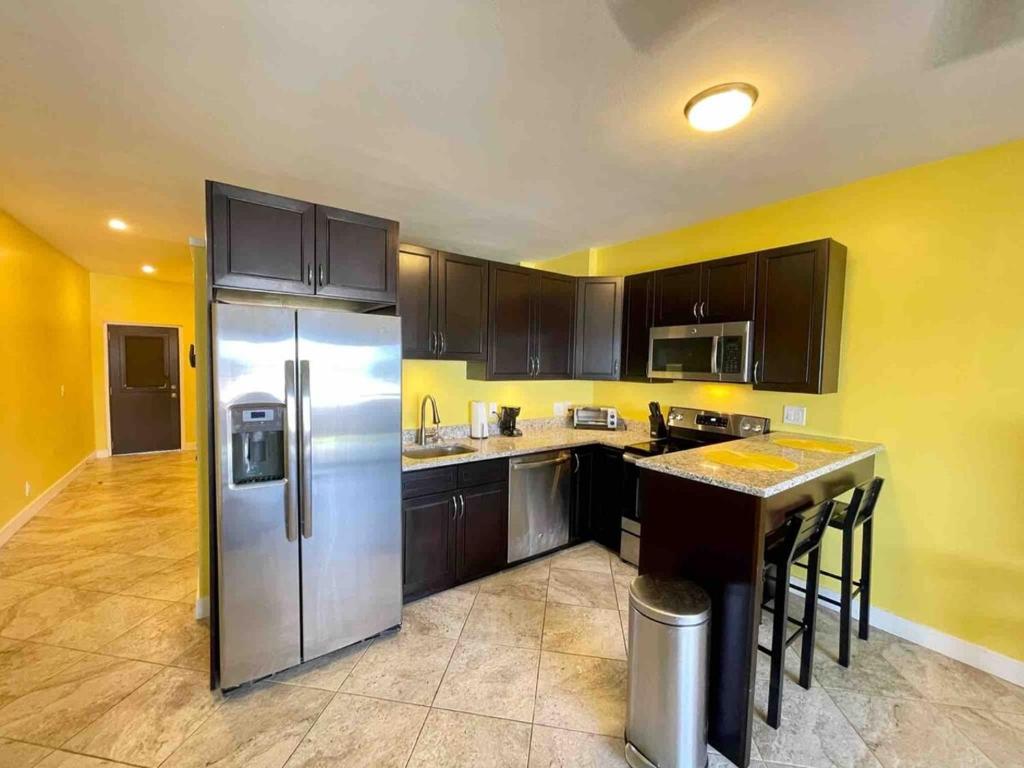 Kuchyň nebo kuchyňský kout v ubytování Couples Getaway 1bed 1bath Condo In Red Hook
