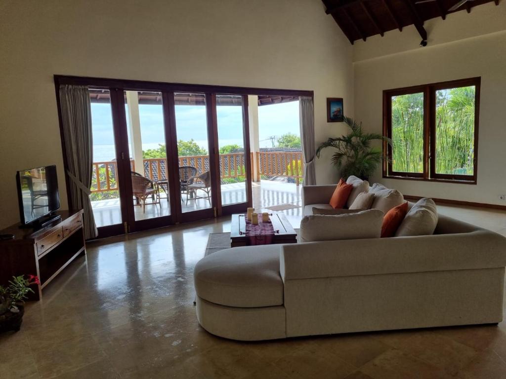 Villa Ponjok Batu Residence - Three-Bedroom Villa