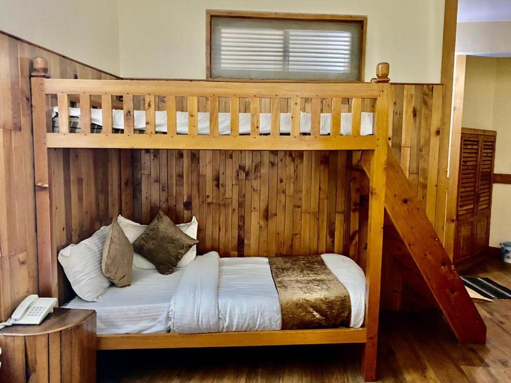 Voodi või voodid majutusasutuse The Vashisht, Manali - A Four Star Luxury Hotel toas