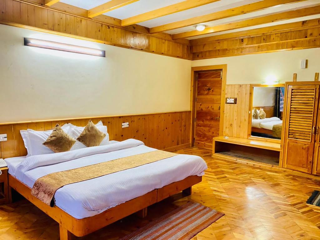 Voodi või voodid majutusasutuse The Vashisht, Manali - A Four Star Luxury Hotel toas