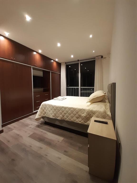 Postel nebo postele na pokoji v ubytování Chuflay Apartments, Barrio El Molino pleno centro Tarijeño