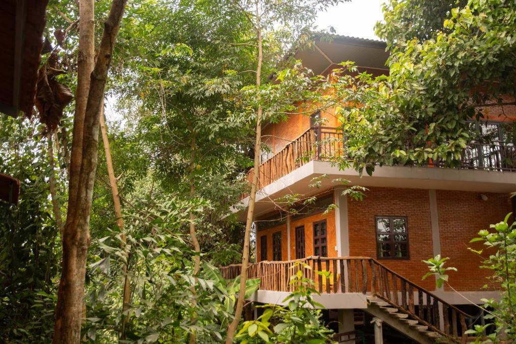 Nui Tuong Village Stay - Habitación Triple Con Baño Privado