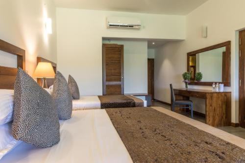 Postel nebo postele na pokoji v ubytování Manthila Hotel