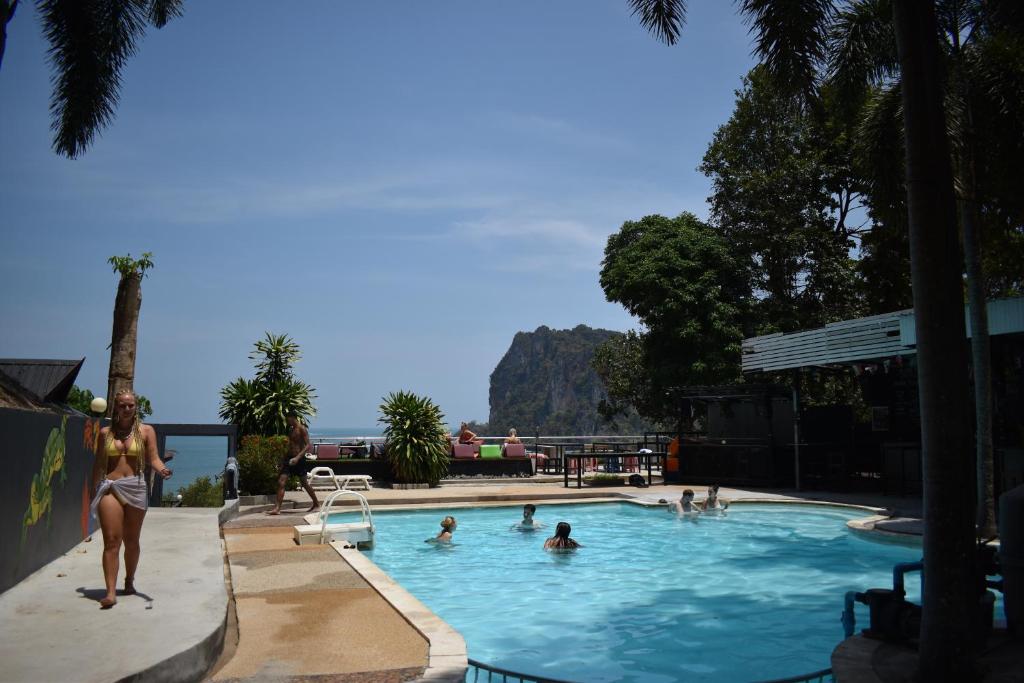 Bazén v ubytování Blanco Hideout Railay - Youth Hostel 18 to 35 Only nebo v jeho okolí