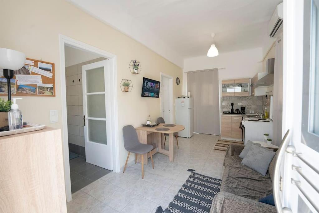 Η κουζίνα ή μικρή κουζίνα στο Boheme House in Kalamata