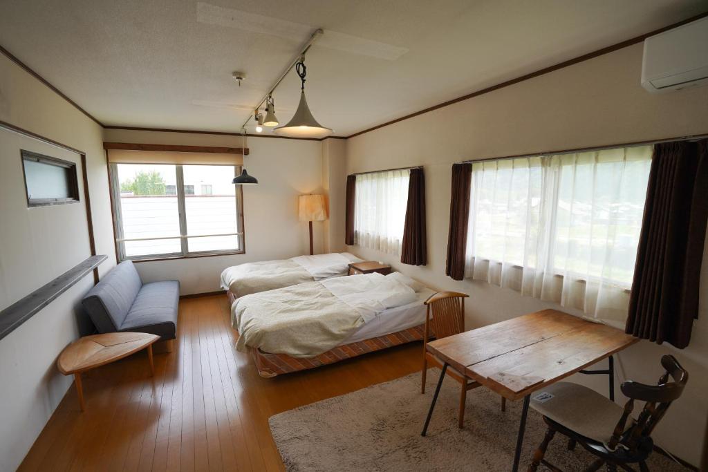Postel nebo postele na pokoji v ubytování 白馬シェア Hakuba share