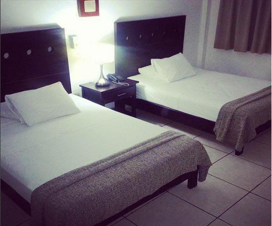 Postel nebo postele na pokoji v ubytování Hotel & Suites Mo Sak