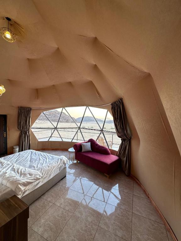 Postel nebo postele na pokoji v ubytování Wadi Rum Neom camp