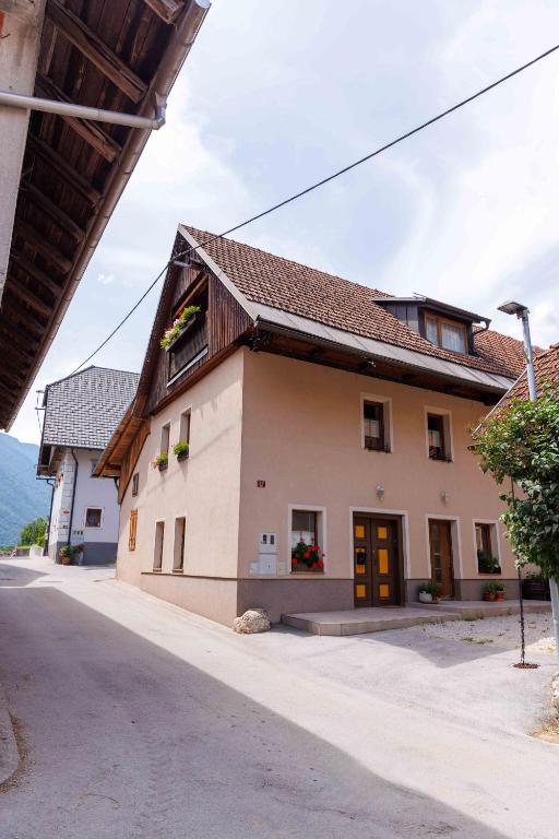 Budova, kde se vila nachází