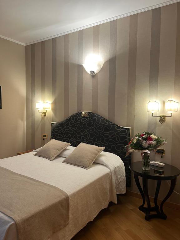 Postel nebo postele na pokoji v ubytování Hotel Europa