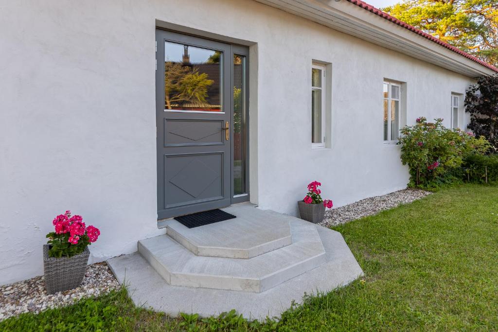 Aed väljaspool majutusasutust Aadma Guesthouse