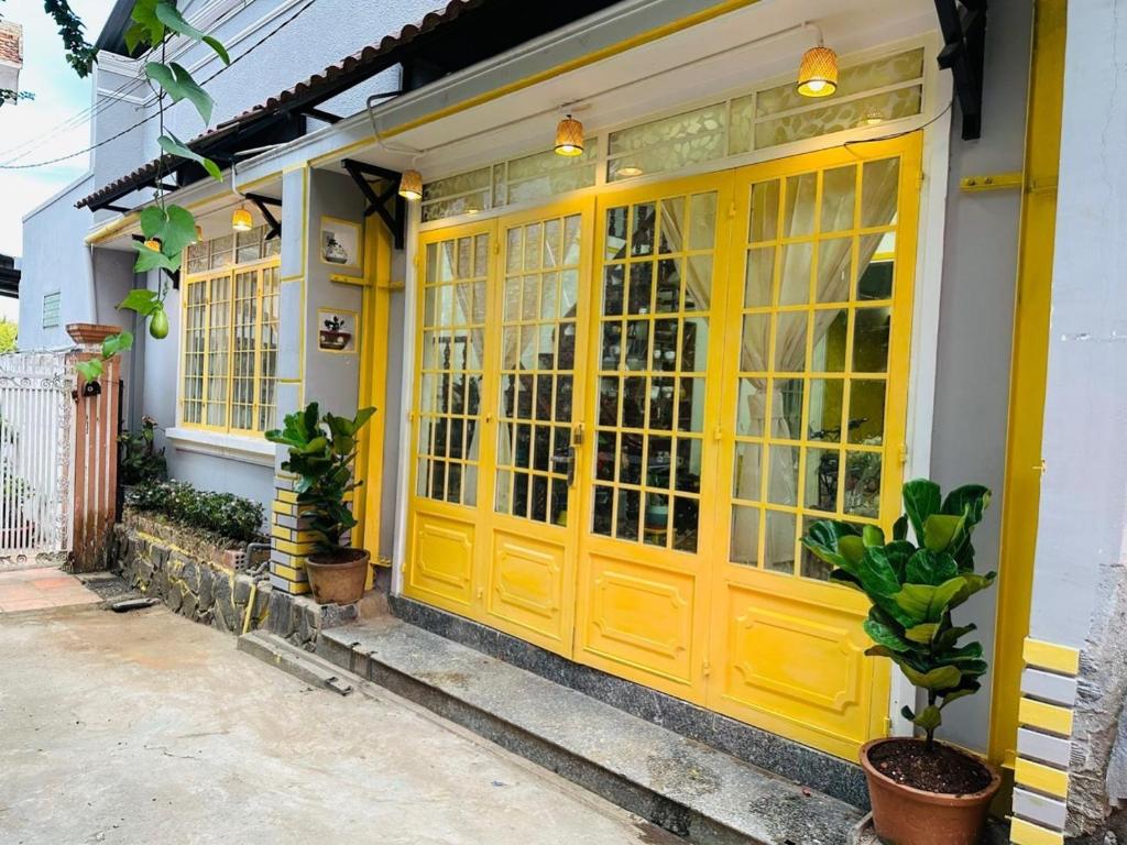 Tòa nhà nơi khách sạn tọa lạc