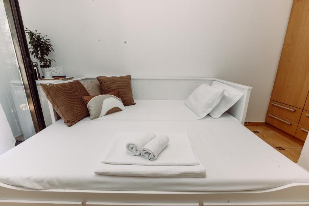 Uma cama ou camas num quarto em Zoi apartment
