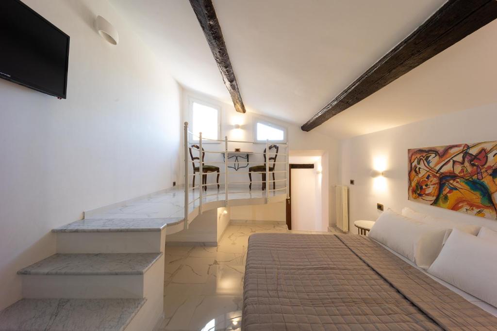 Dimora Cardinal Moroni - Large Double Room