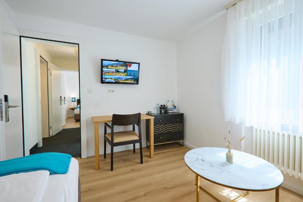 TV a/nebo společenská místnost v ubytování Hotel Sonnenberg