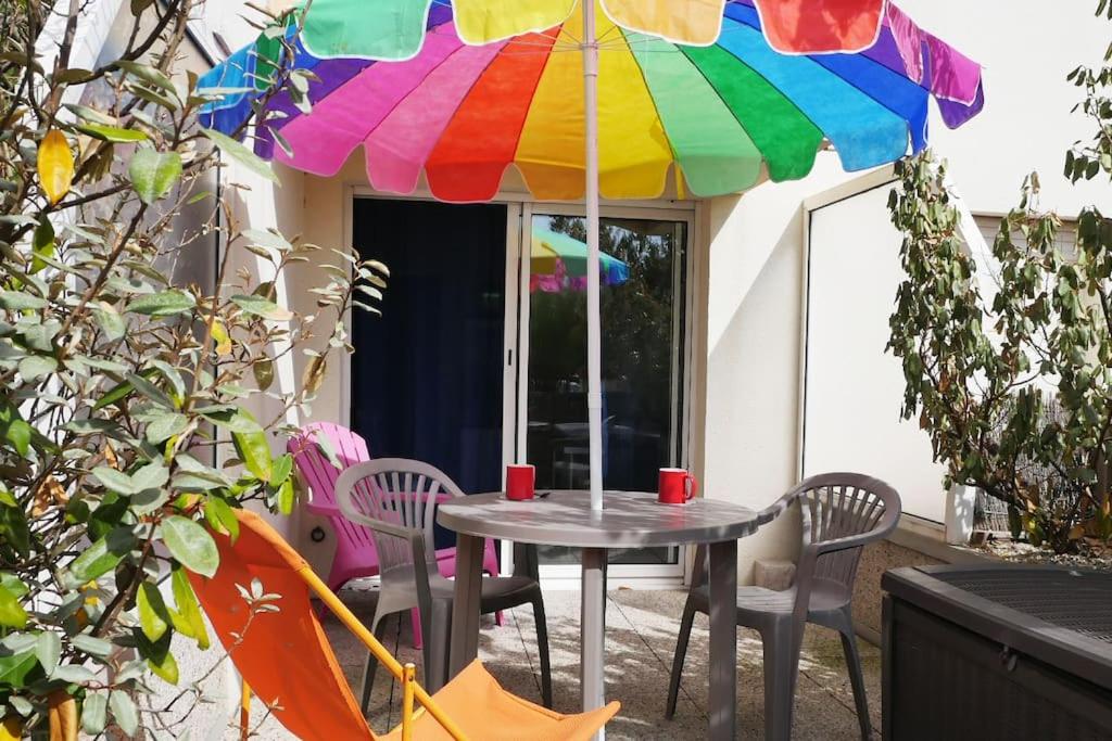 Patio alebo iná vonkajšia časť ubytovania OPARADI "Le Nid" REFUGE DE CHARME à côté de la digue Wimereux, à 100 m de la plage