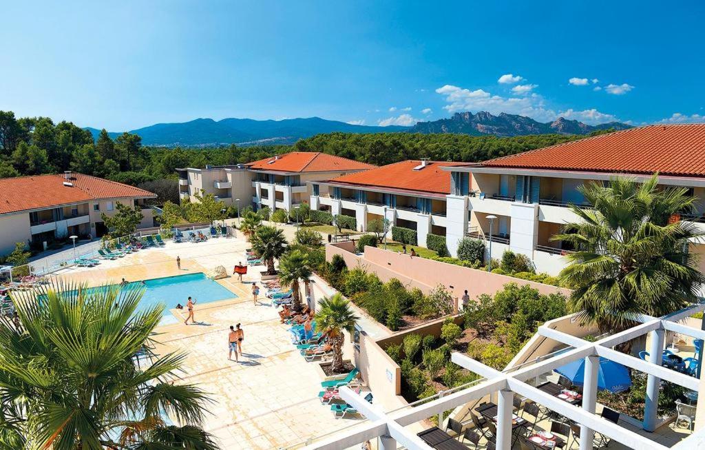 2/3 Pièces - 3 Etoiles - Piscine - Parking