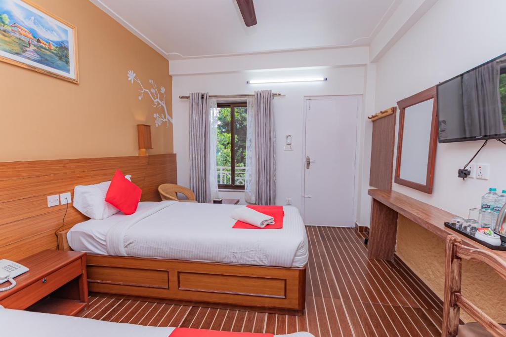 Katil atau katil-katil dalam bilik di Basundhara Resort Pokhara