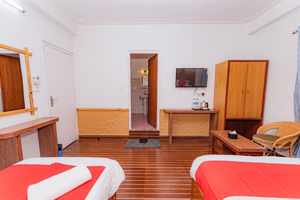 Televisyen dan/atau pusat hiburan di Basundhara Resort Pokhara