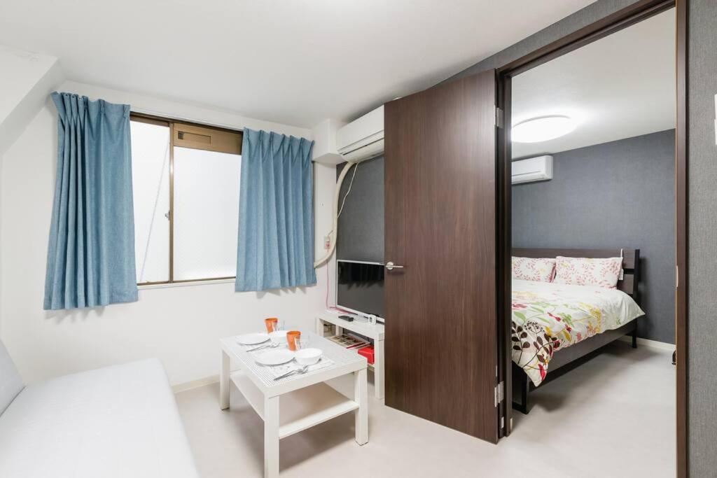 Super close to Dotonbori! Great location room#405