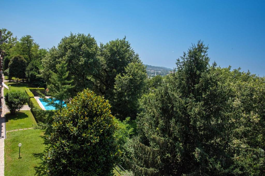 Bazén v ubytování P2 Sweet Apartment Lake View&Pool nebo v jeho okolí