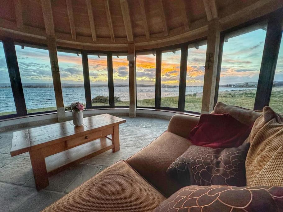 Posezení v ubytování 4 Bedroom Cottage New 2024