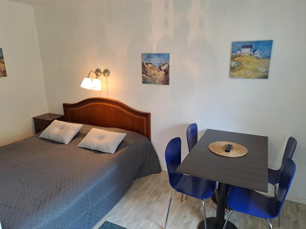 Postel nebo postele na pokoji v ubytování Vilan I Orbaden