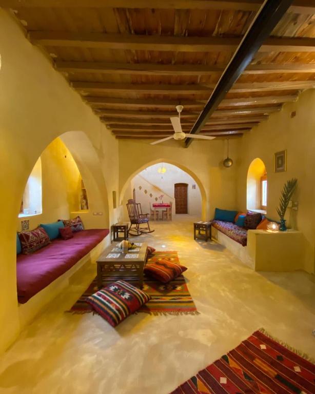 Posezení v ubytování Beit Ain al Haya