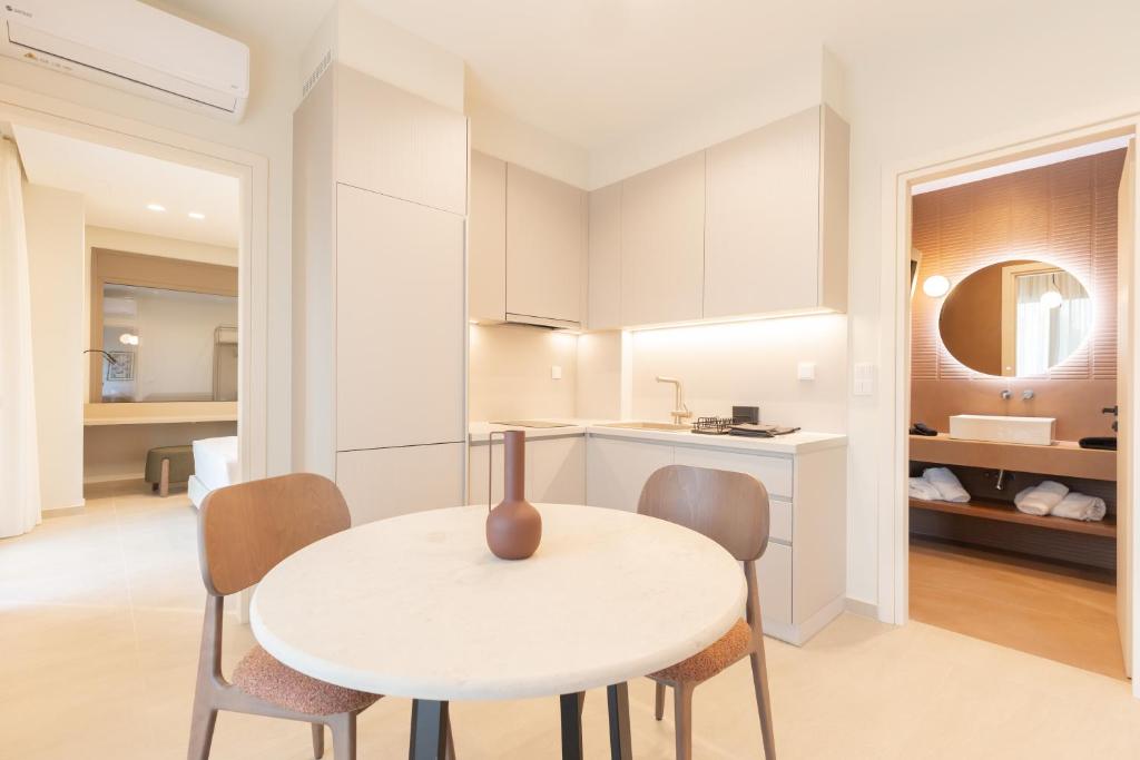 Kuchyň nebo kuchyňský kout v ubytování Palm View Suites
