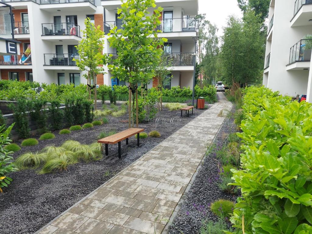 Vonkajšia záhrada v ubytovaní POBIEROWO BALTIC Apartament Turkusowy