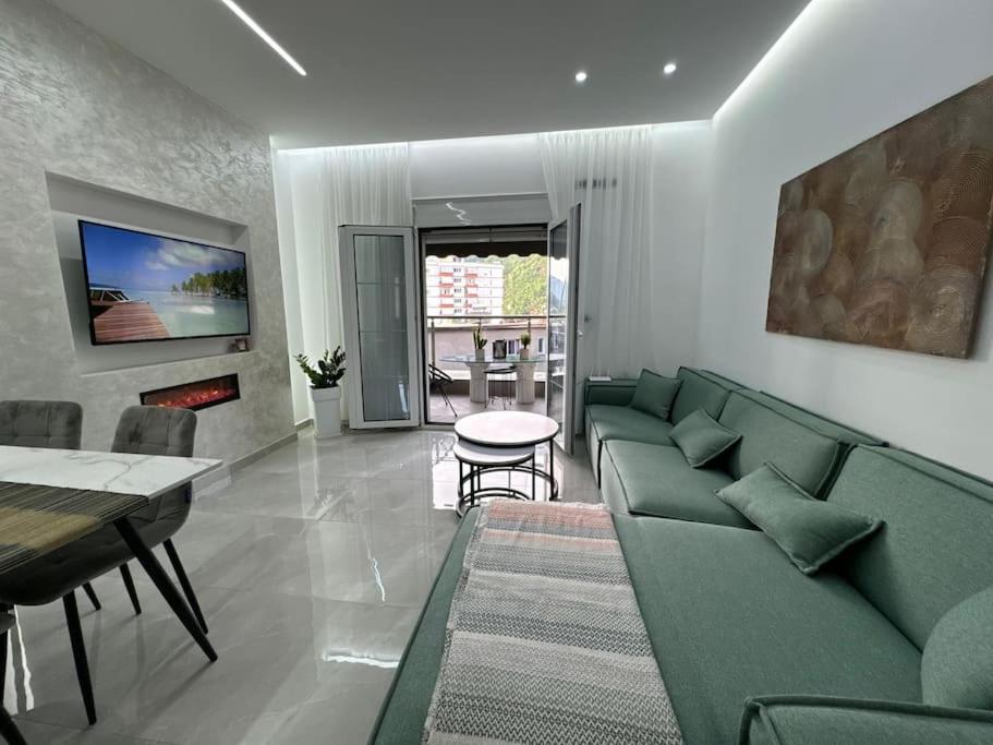 TV a/nebo společenská místnost v ubytování Duka Apartment