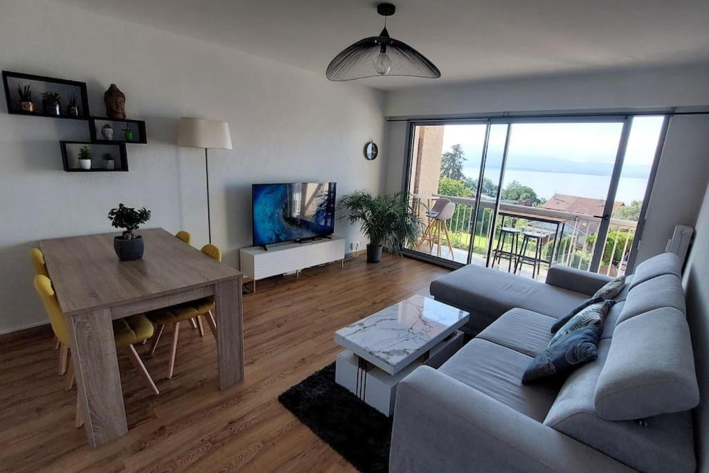Photo de la galerie de l'établissement Appart cosy avec vue sur le Lac Léman, à Évian-les-Bains