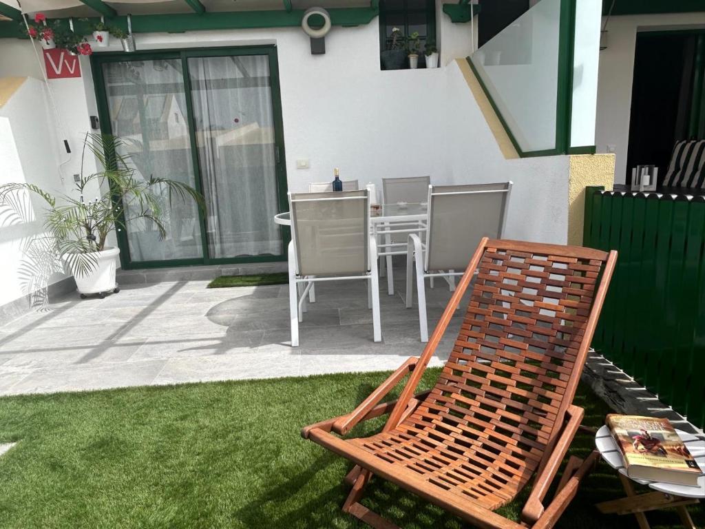 a patio with a chair and a table and chairs at Bungalow Yaipe in Maspalomas
