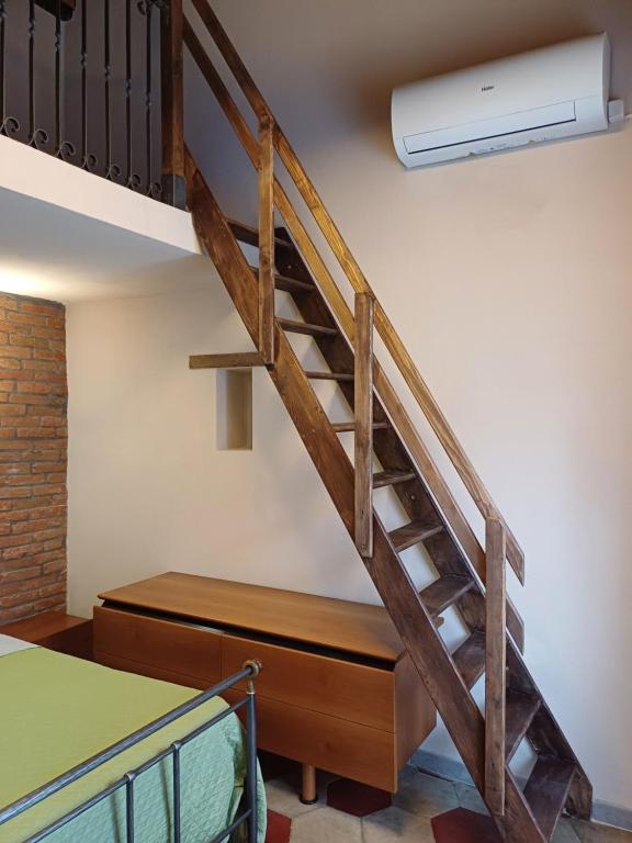 A bed or beds in a room at La Fortezza di Gavi -