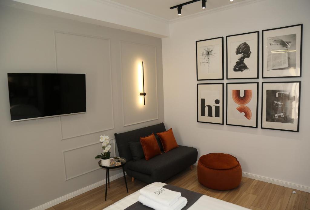 TV a/nebo společenská místnost v ubytování ABC Apartment Blloku Center