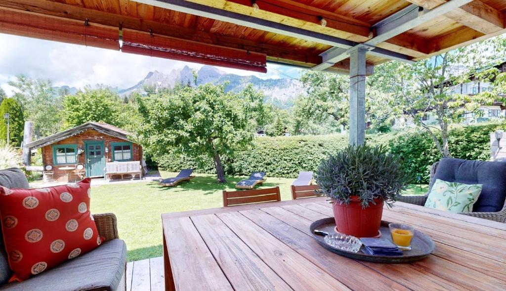 Vonkajšia záhrada v ubytovaní Ferienhaus Chalet Kitzalp