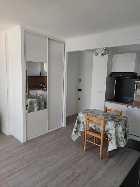 Studio Cosy vue Mer à deux pas du Port Santa Lucia - Saint Raphael