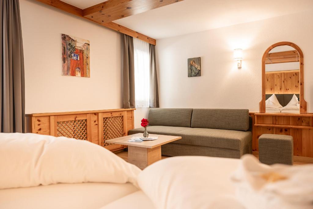 Postel nebo postele na pokoji v ubytování Hotel Berghof