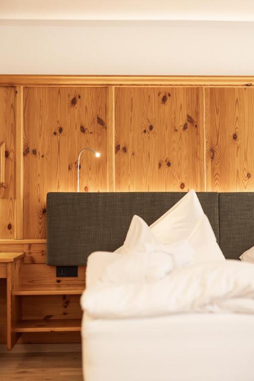 Postel nebo postele na pokoji v ubytování Hotel Berghof