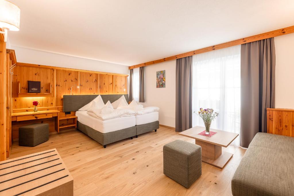Postel nebo postele na pokoji v ubytování Hotel Berghof