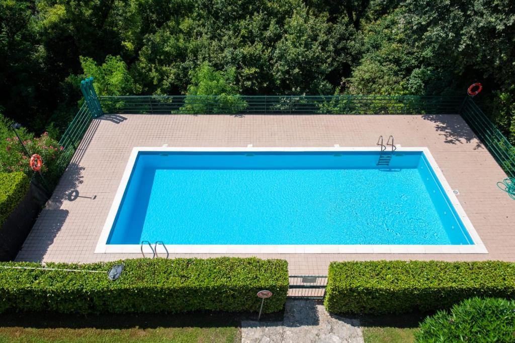 Bazén v ubytování P1 Sweet Apartment Lake View&Pool nebo v jeho okolí