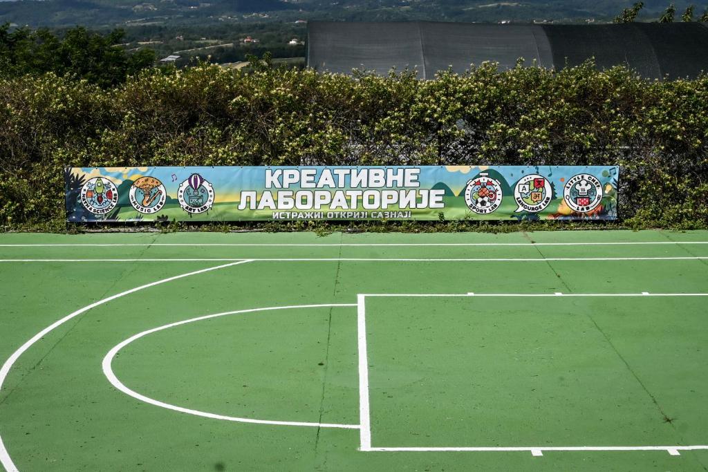 Tennis ja/või seinatennis majutusasutuses Smart glamp või selle läheduses